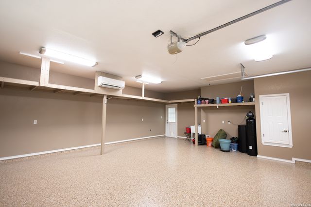 717 Jack Nicklaus, Devine, TX 78016