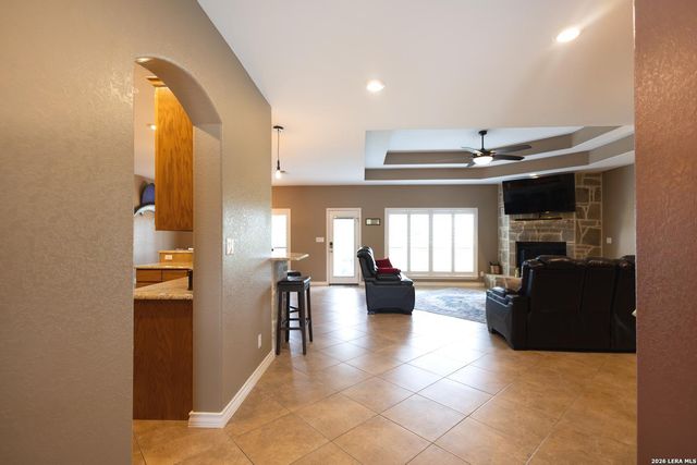 717 Jack Nicklaus, Devine, TX 78016