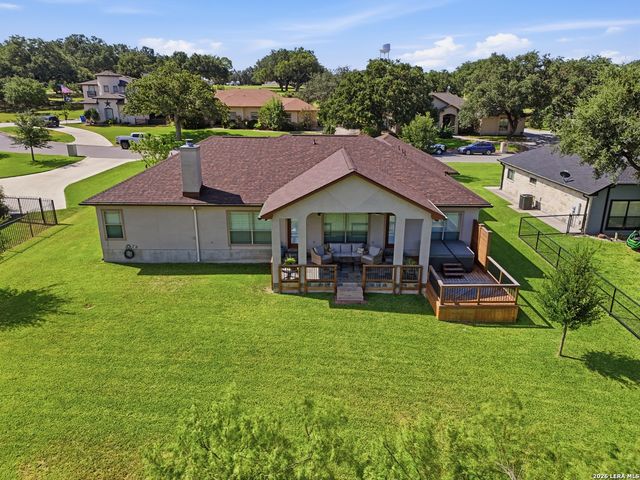 717 Jack Nicklaus, Devine, TX 78016