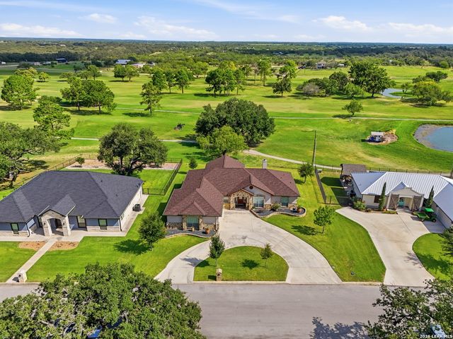 717 Jack Nicklaus, Devine, TX 78016