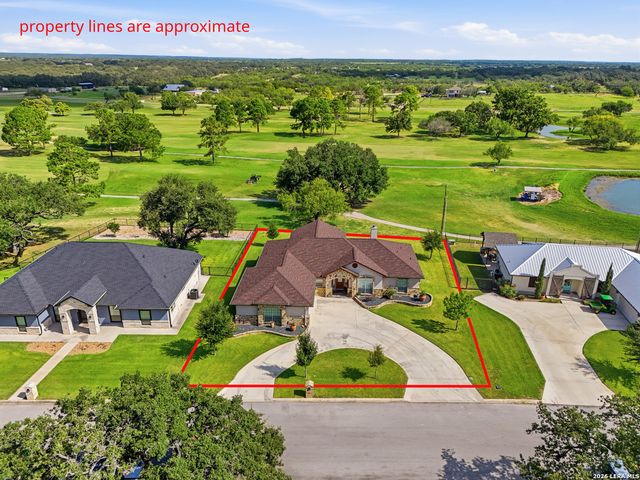 717 Jack Nicklaus, Devine, TX 78016