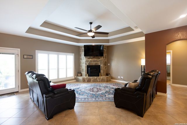 717 Jack Nicklaus, Devine, TX 78016