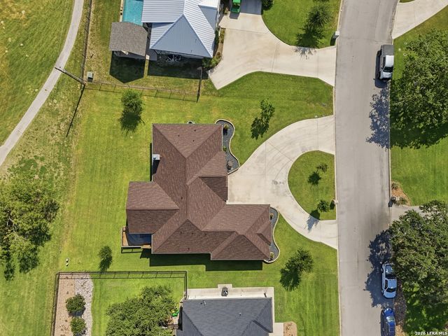 717 Jack Nicklaus, Devine, TX 78016