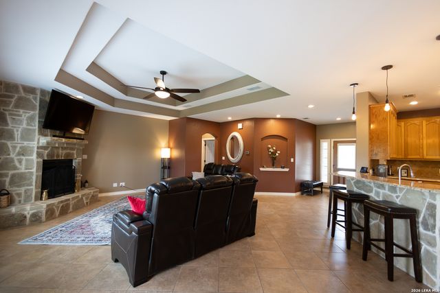 717 Jack Nicklaus, Devine, TX 78016