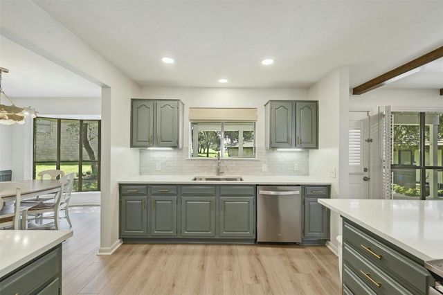 608 Sombrero DR, Horseshoe Bay, TX 78657