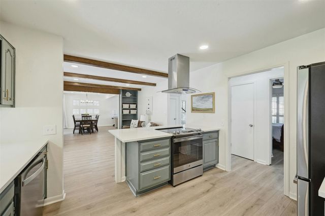 608 Sombrero DR, Horseshoe Bay, TX 78657