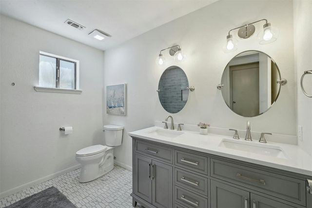 608 Sombrero DR, Horseshoe Bay, TX 78657