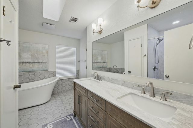 608 Sombrero DR, Horseshoe Bay, TX 78657