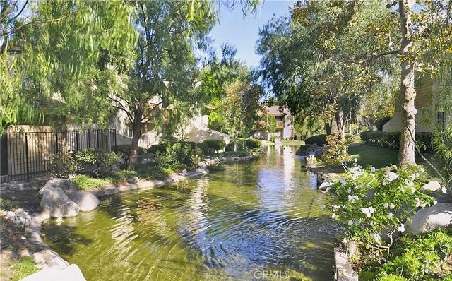 21555 Burbank 74, Woodland Hills, CA 91367