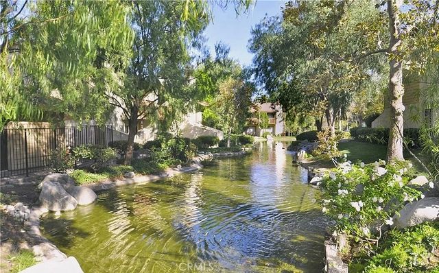21555 Burbank 74, Woodland Hills, CA 91367