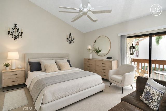 21555 Burbank 74, Woodland Hills, CA 91367