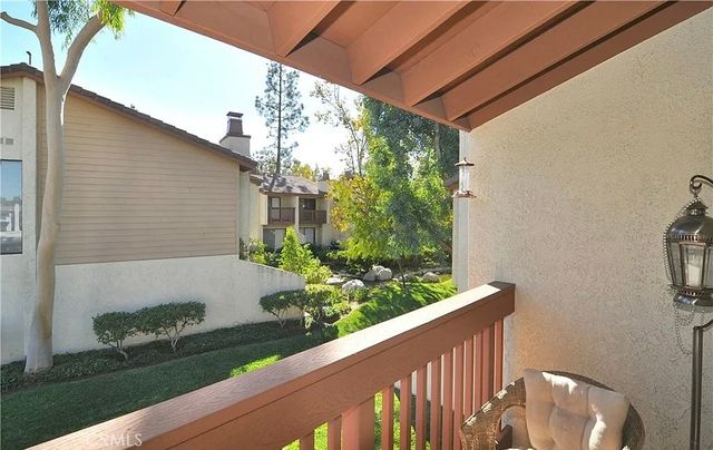21555 Burbank 74, Woodland Hills, CA 91367