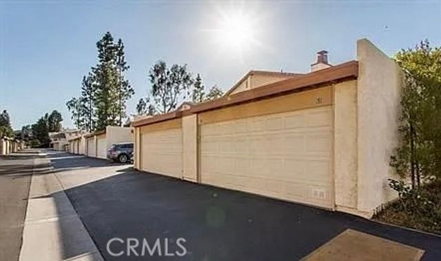21555 Burbank 74, Woodland Hills, CA 91367