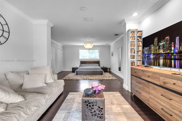 8700 SW 83rd Ct, Miami, FL 33143