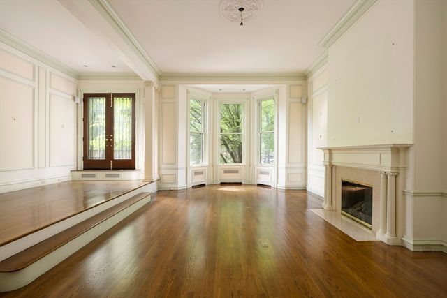 129 Commonwealth Avenue, Boston, MA 02116