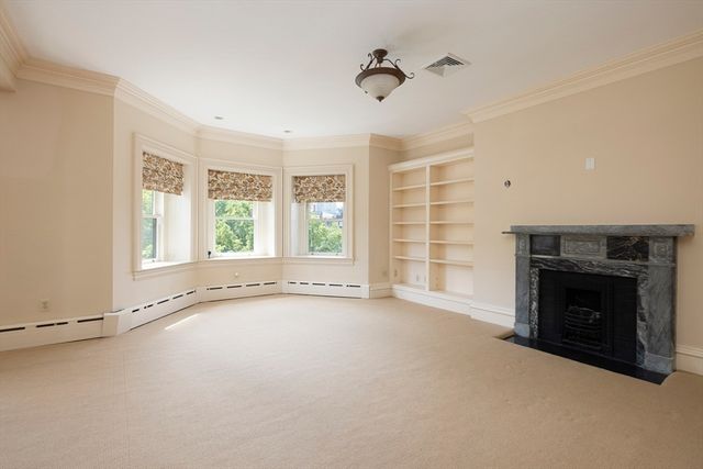 129 Commonwealth Avenue, Boston, MA 02116