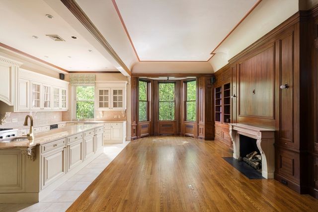 129 Commonwealth Avenue, Boston, MA 02116