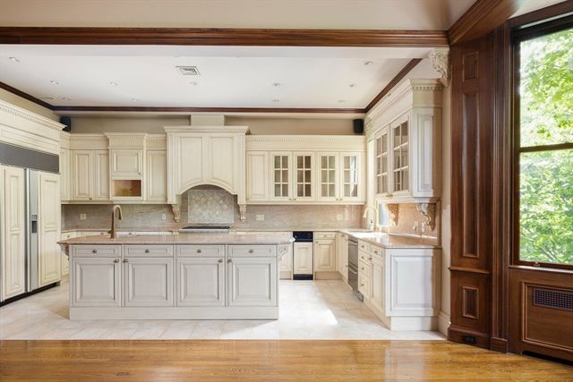129 Commonwealth Avenue, Boston, MA 02116