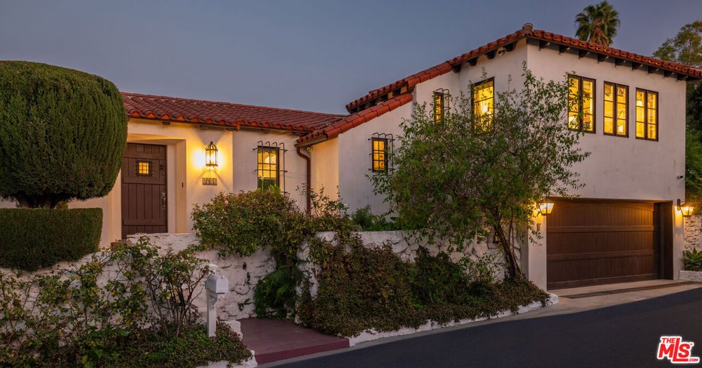 Image 1 of property listing at 3922 Glenridge Drive, Sherman Oaks, CA 91423