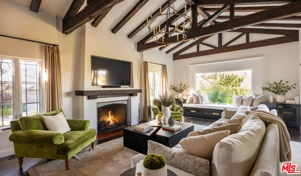 Image 2 of property listing at 3922 Glenridge Drive, Sherman Oaks, CA 91423