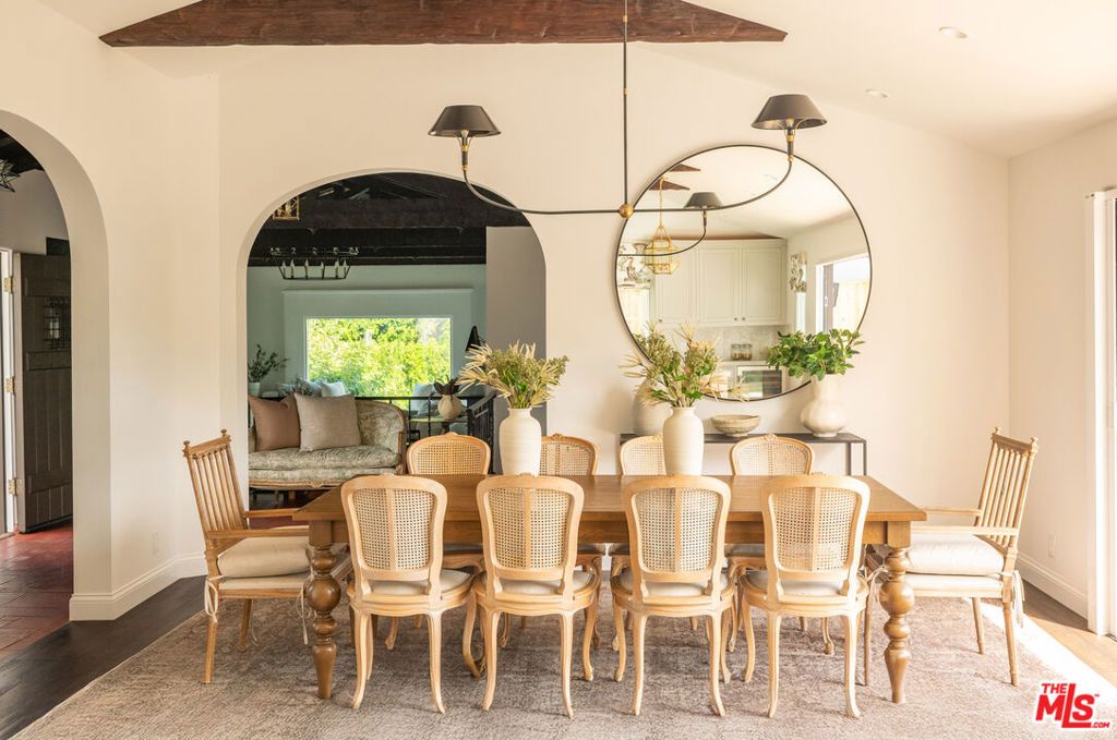 Image 6 of property listing at 3922 Glenridge Drive, Sherman Oaks, CA 91423