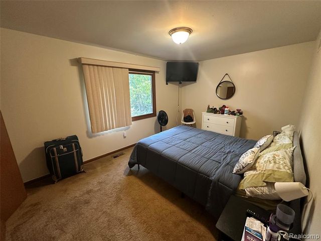 6473 Red Oak Drive, Troy, MI 48098