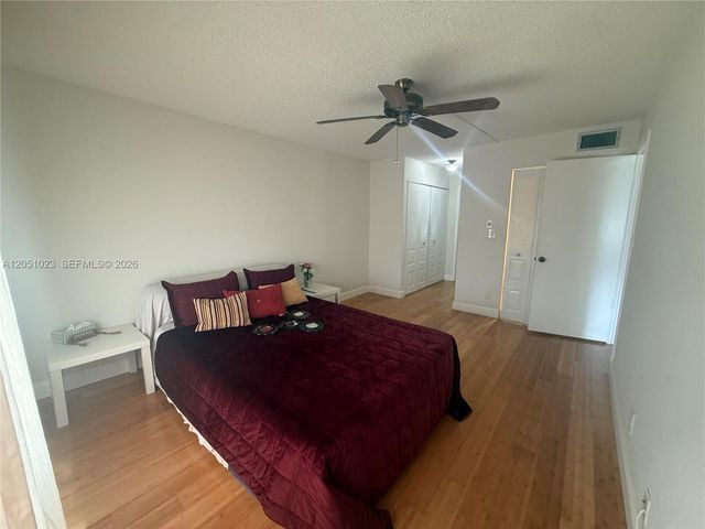 9540 Sunrise Lakes Boulevard 208, Sunrise, FL 33322