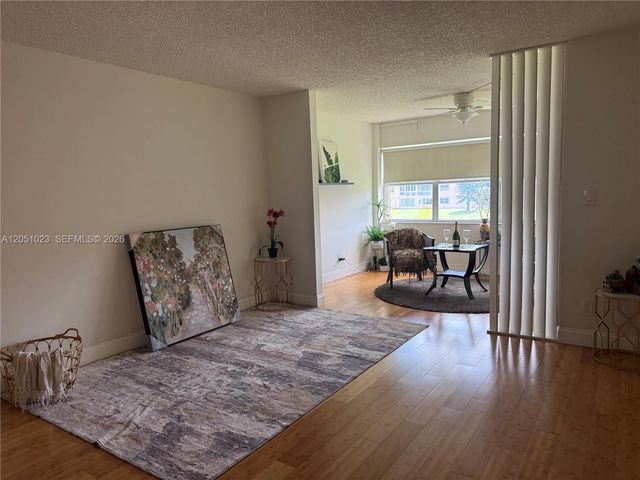 9540 Sunrise Lakes Boulevard 208, Sunrise, FL 33322