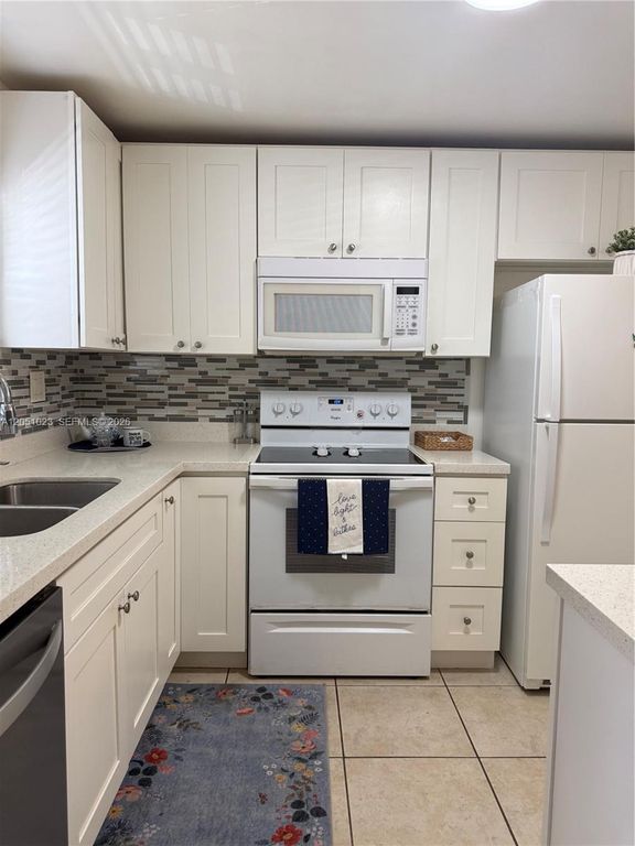 9540 Sunrise Lakes Boulevard 208, Sunrise, FL 33322