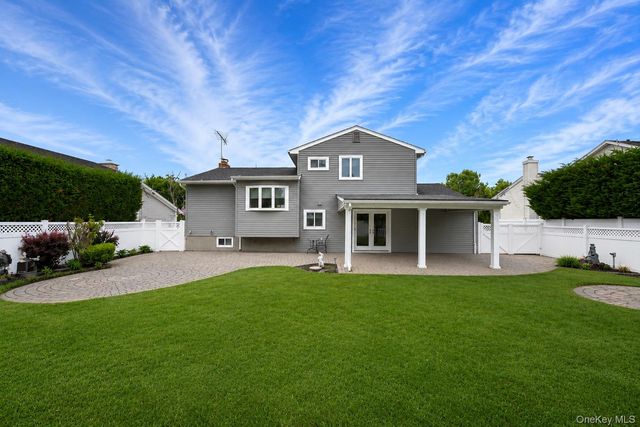 223 W End Avenue, Massapequa, NY 11758