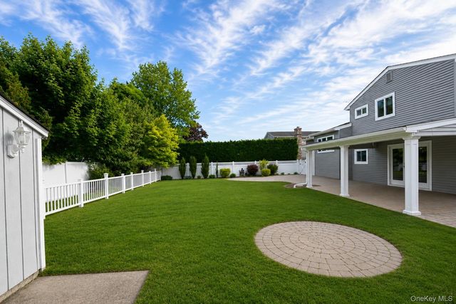 223 W End Avenue, Massapequa, NY 11758