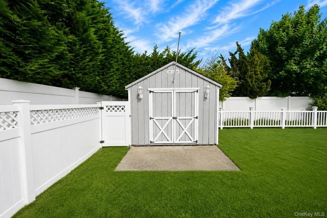 223 W End Avenue, Massapequa, NY 11758