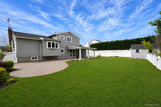 223 W End Avenue, Massapequa, NY 11758