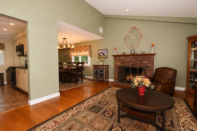 223 W End Avenue, Massapequa, NY 11758