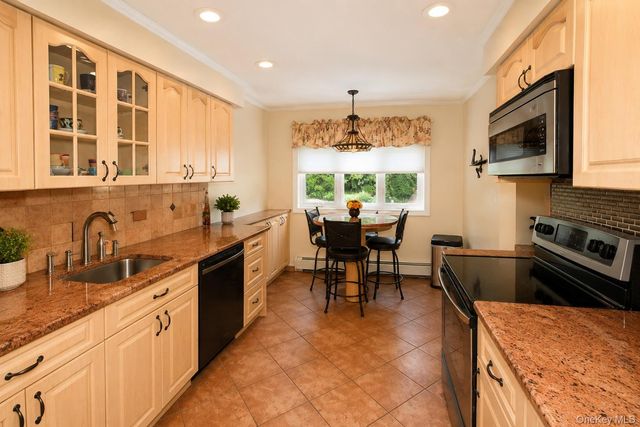 223 W End Avenue, Massapequa, NY 11758