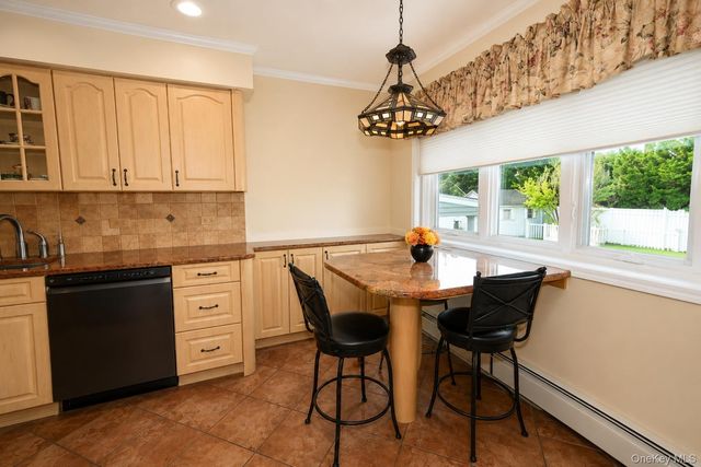 223 W End Avenue, Massapequa, NY 11758