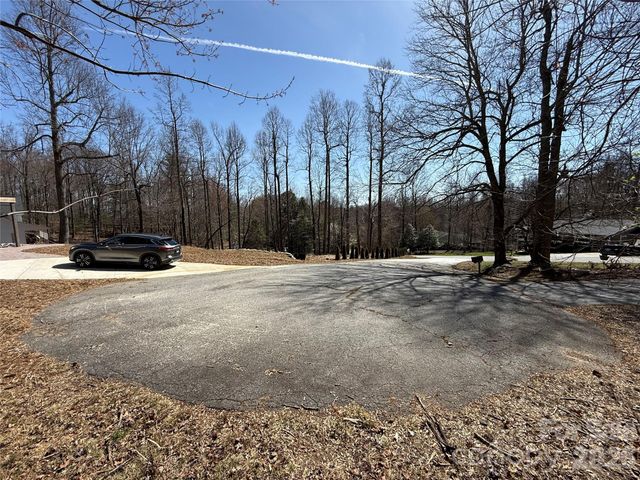 3 Fawn Turn Lane, Hendersonville, NC 28739