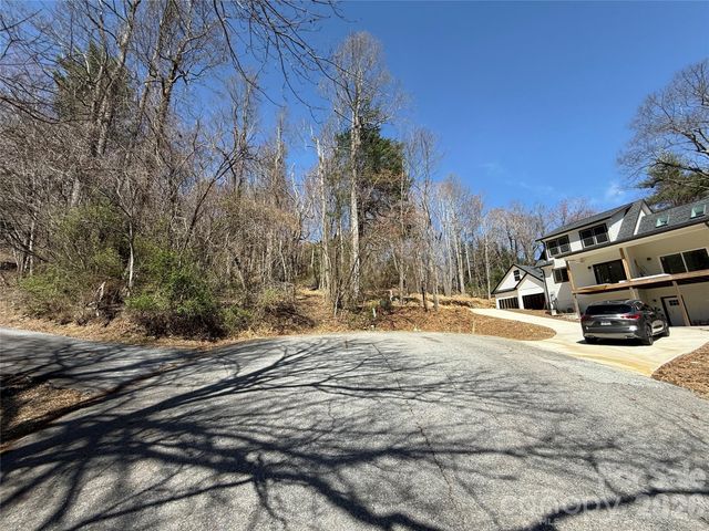 3 Fawn Turn Lane, Hendersonville, NC 28739