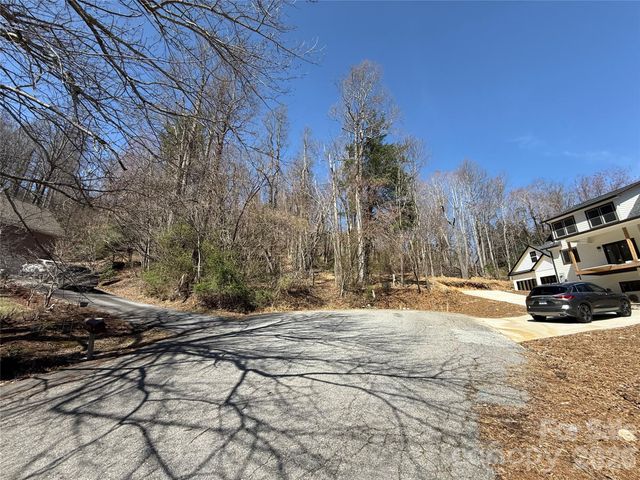3 Fawn Turn Lane, Hendersonville, NC 28739