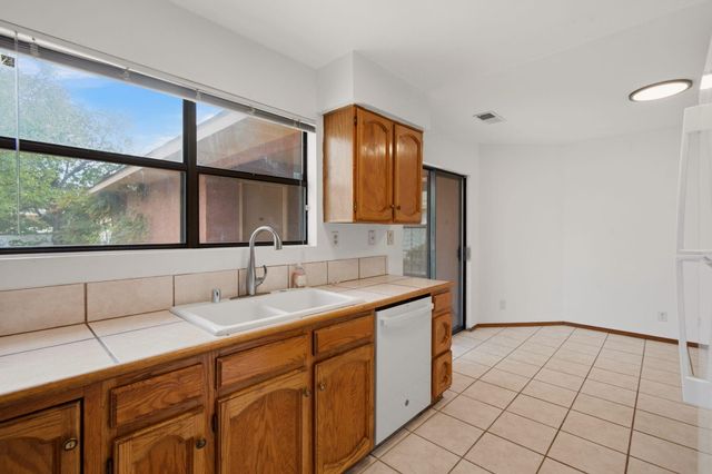 7708 Pinewood Drive NW, Albuquerque, NM 87120
