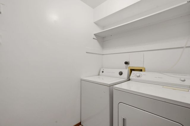 7708 Pinewood Drive NW, Albuquerque, NM 87120