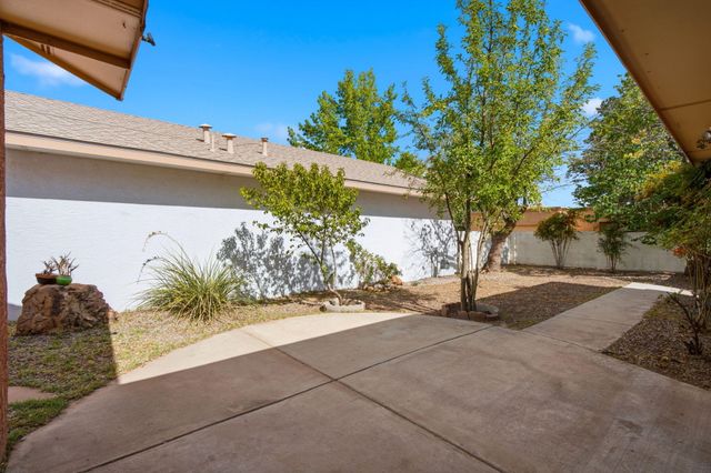 7708 Pinewood Drive NW, Albuquerque, NM 87120