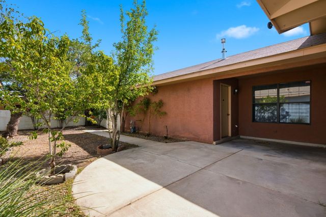 7708 Pinewood Drive NW, Albuquerque, NM 87120