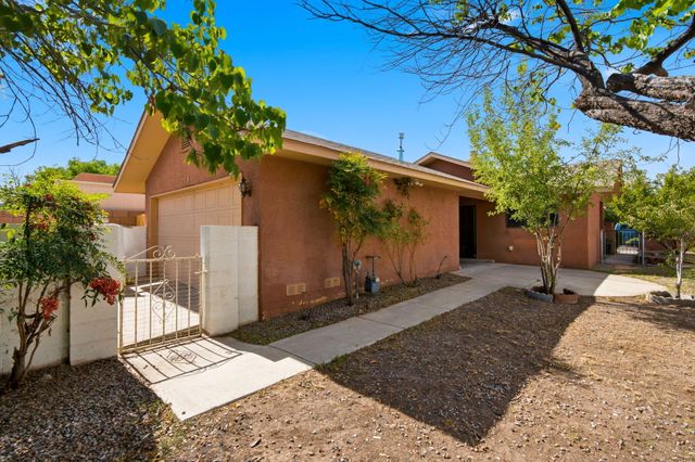 7708 Pinewood Drive NW, Albuquerque, NM 87120