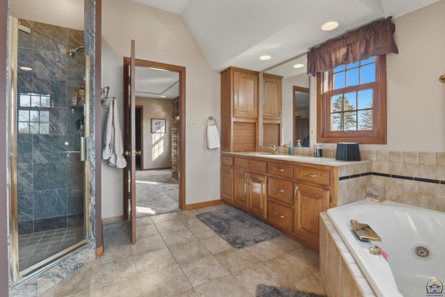 10047 SW 101st St, Auburn, KS 66402