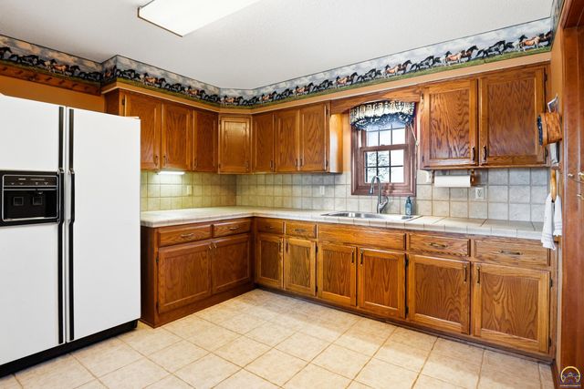 10047 SW 101st St, Auburn, KS 66402