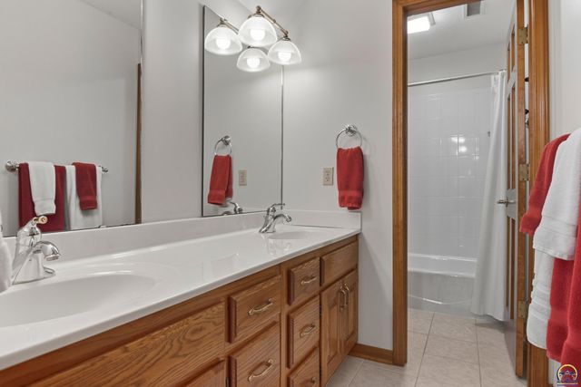 10047 SW 101st St, Auburn, KS 66402