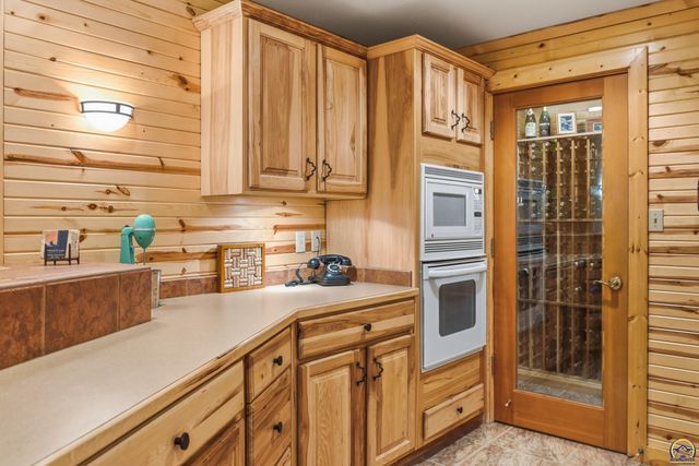 10047 SW 101st St, Auburn, KS 66402