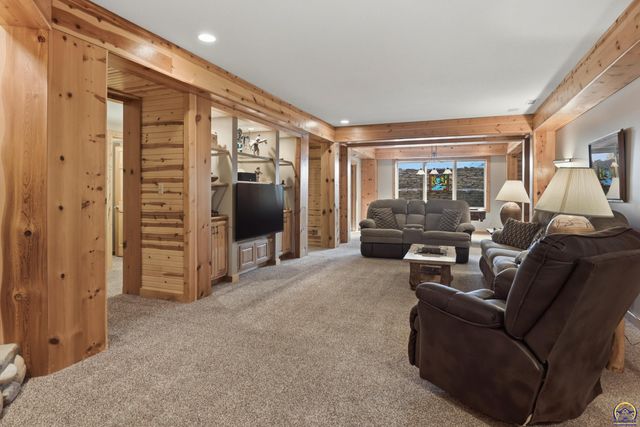 10047 SW 101st St, Auburn, KS 66402
