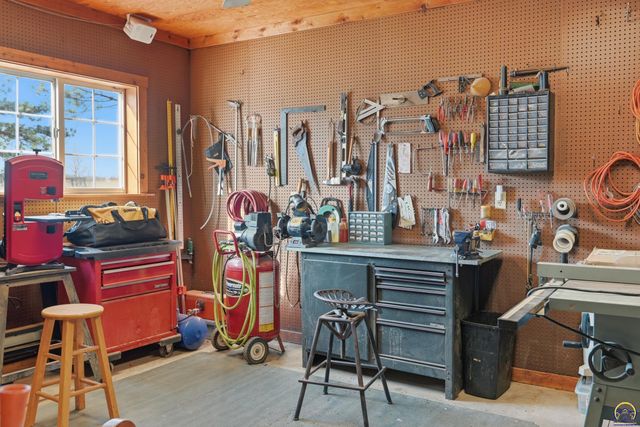10047 SW 101st St, Auburn, KS 66402